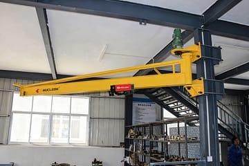 настінні стрілові крани