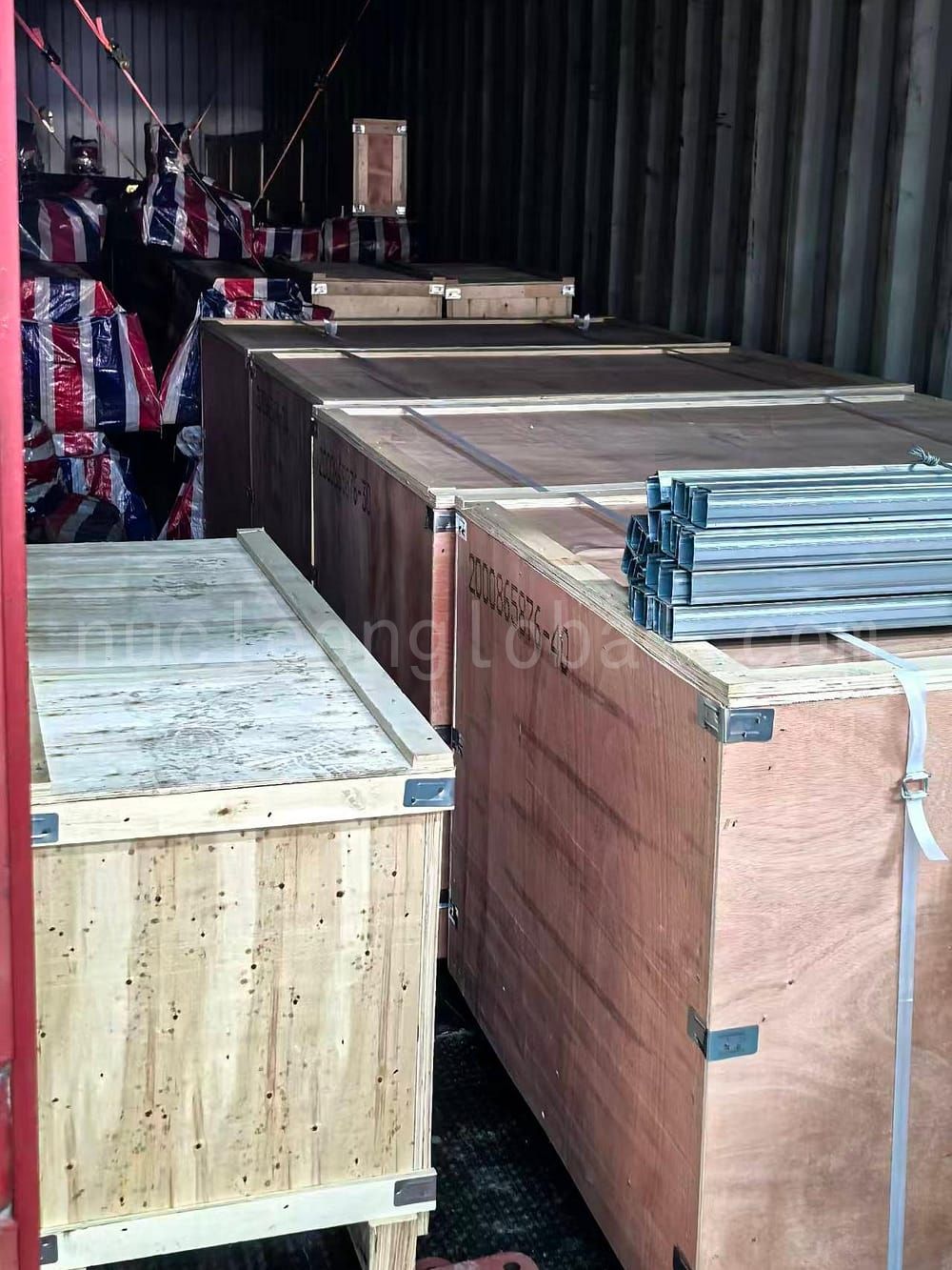 Portálový jeřáb odeslán do Lotyšska