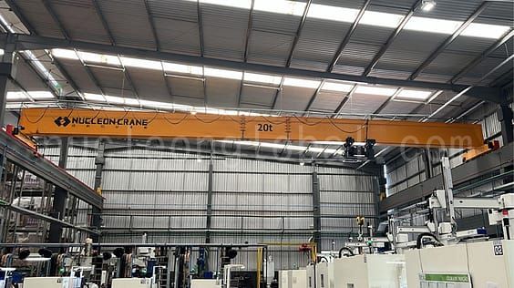 Grúas puente monorraíl entregadas a la industria de fabricación de plásticos de Brasil.